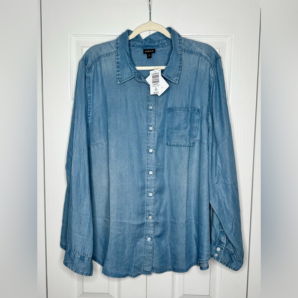 NWT Torrid Light Blue Tencel Button Down Shirt - Size 2